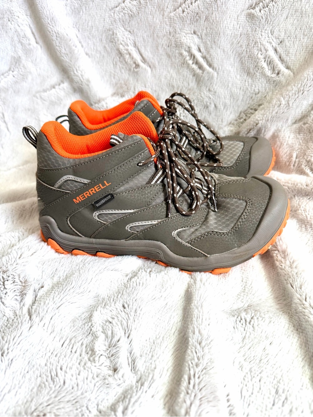 Merrell Kids Gray and Orange Mid-Top Trail Sneakers 5M